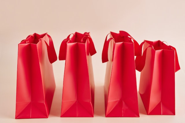 Christmas Buying Guide: Things you need to know!